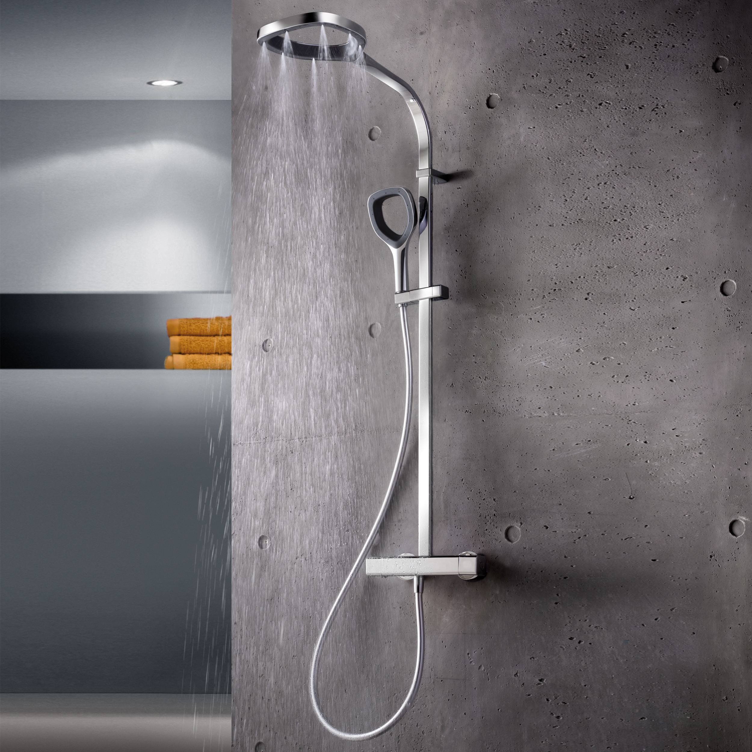 Schnell lieferbare moderne Duscharmatur Aquamaxx Splash in schwarz von Breuer, Stimmungsbild an der Wand
